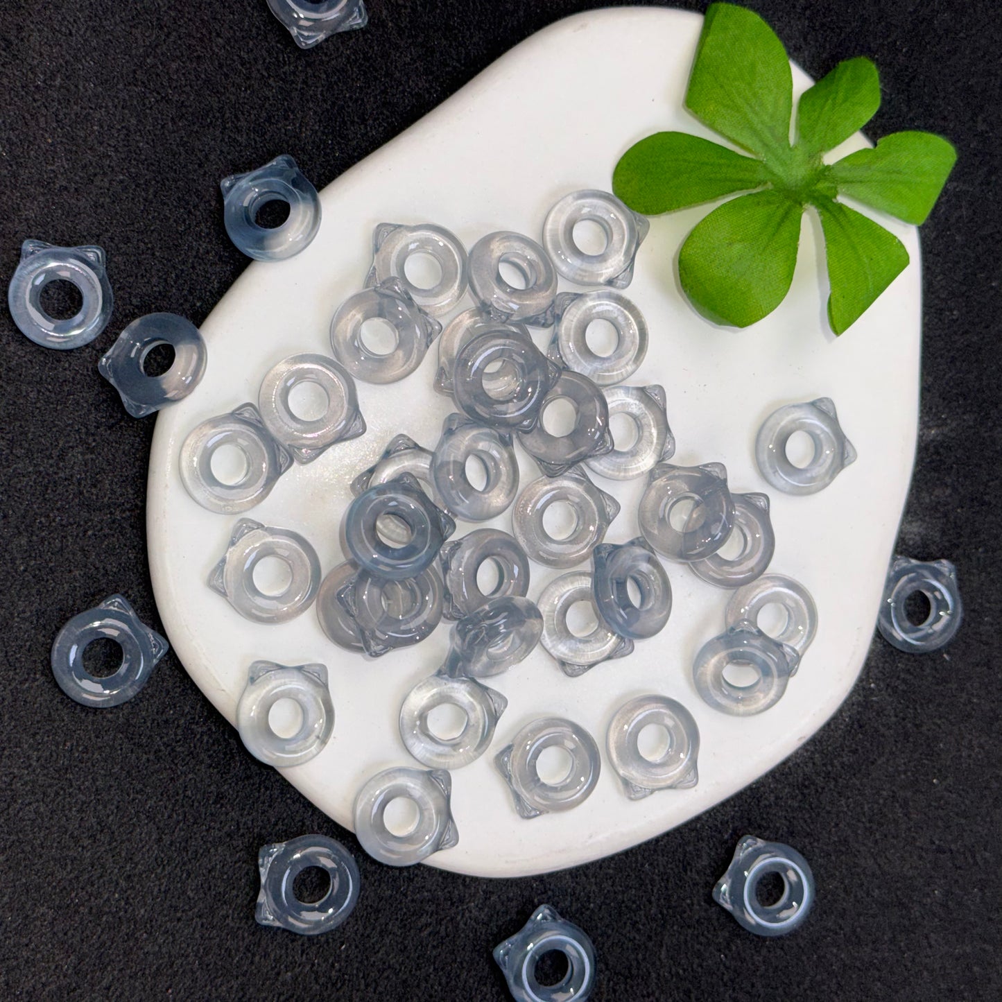 Cat-shaped glass accessories