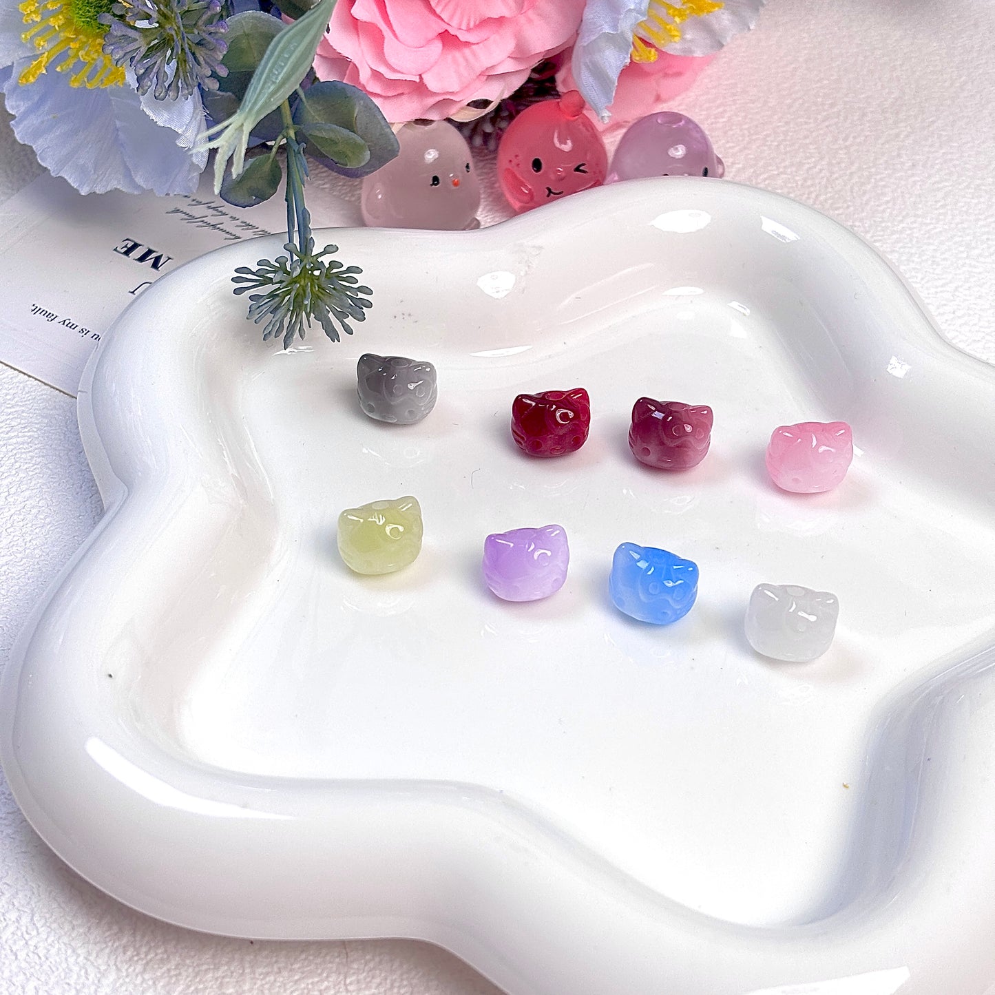 Resin cat head