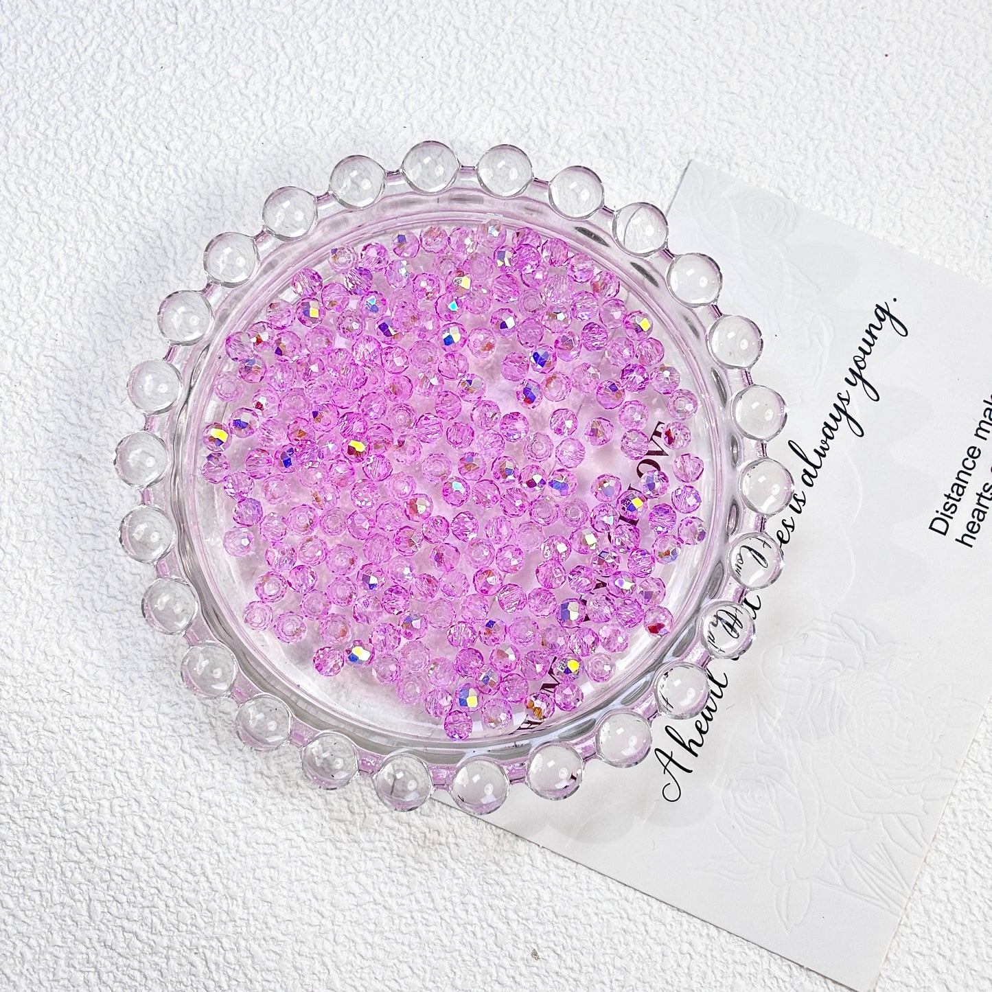 Round and glittering with a lustrous shine(4mm)