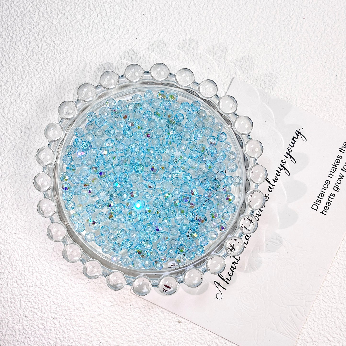 Round and glittering with a lustrous shine(4mm)