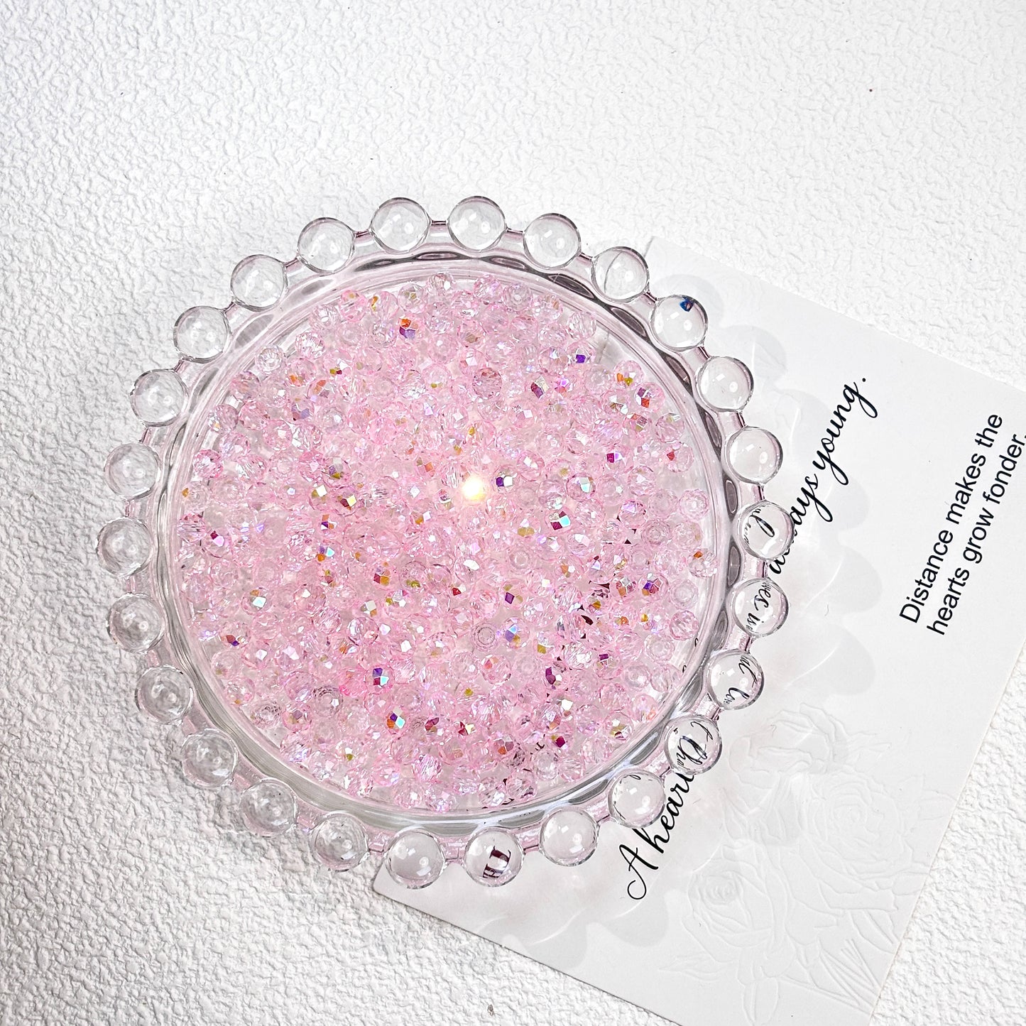 Round and glittering with a lustrous shine(4mm)