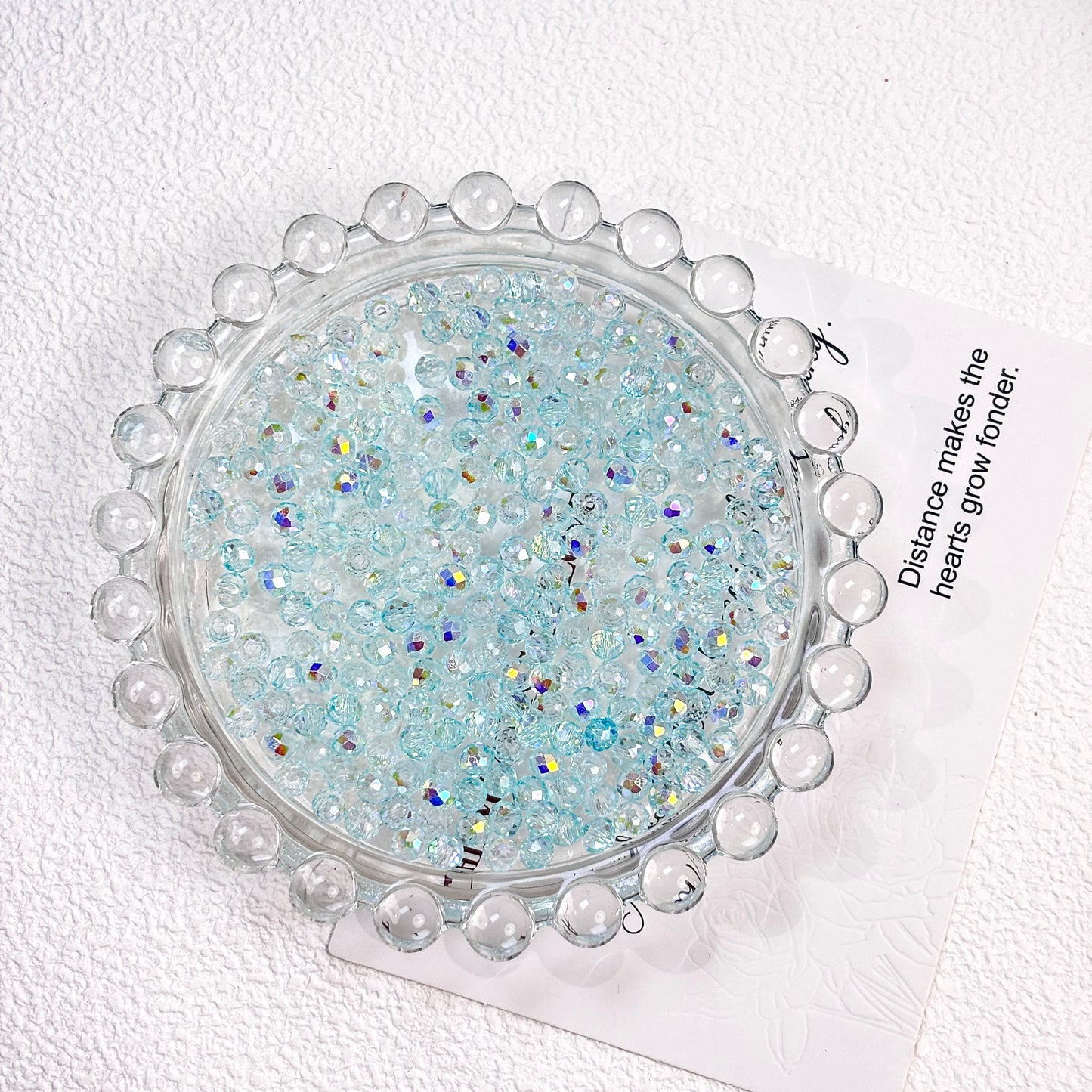 Round and glittering with a lustrous shine(4mm)