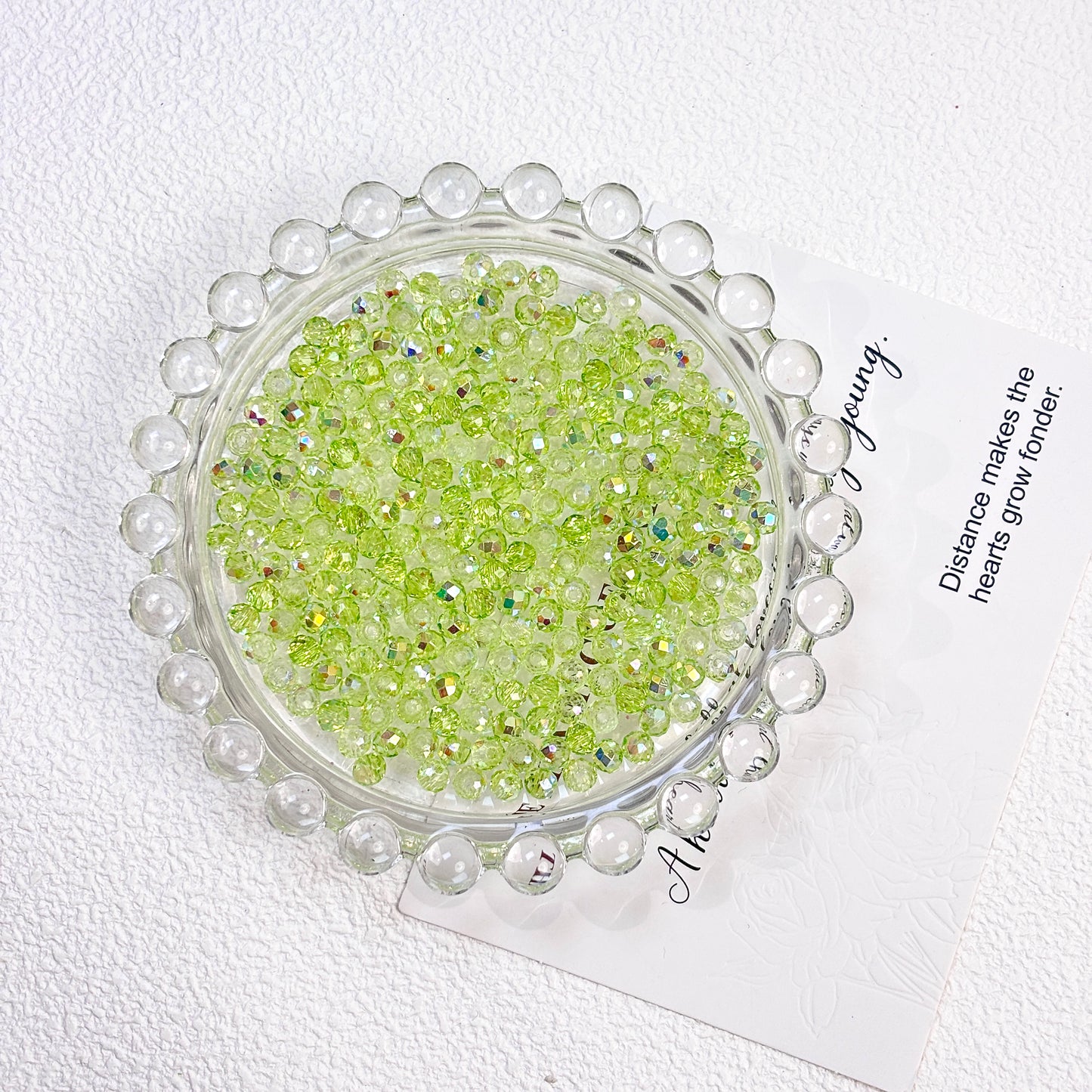Round and glittering with a lustrous shine(4mm)