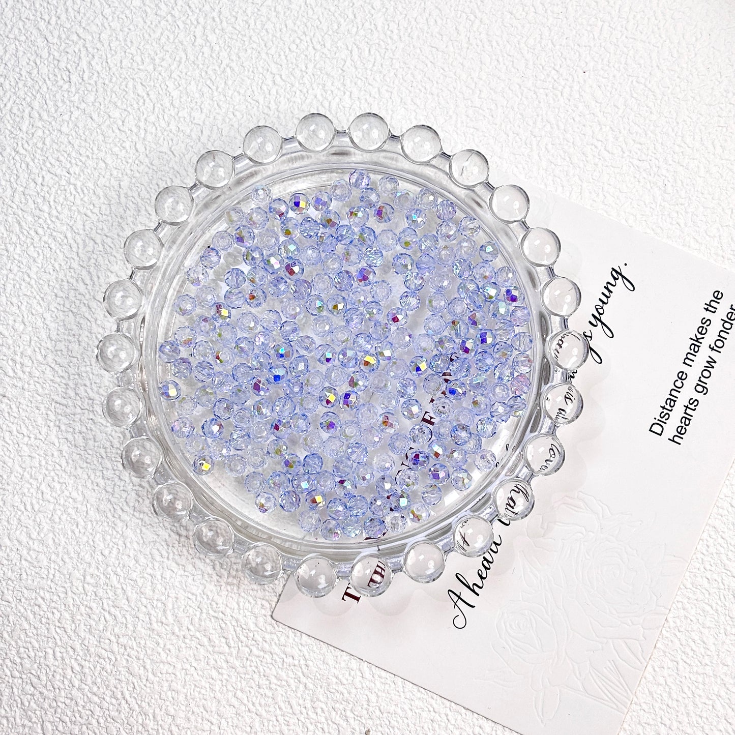 Round and glittering with a lustrous shine(4mm)