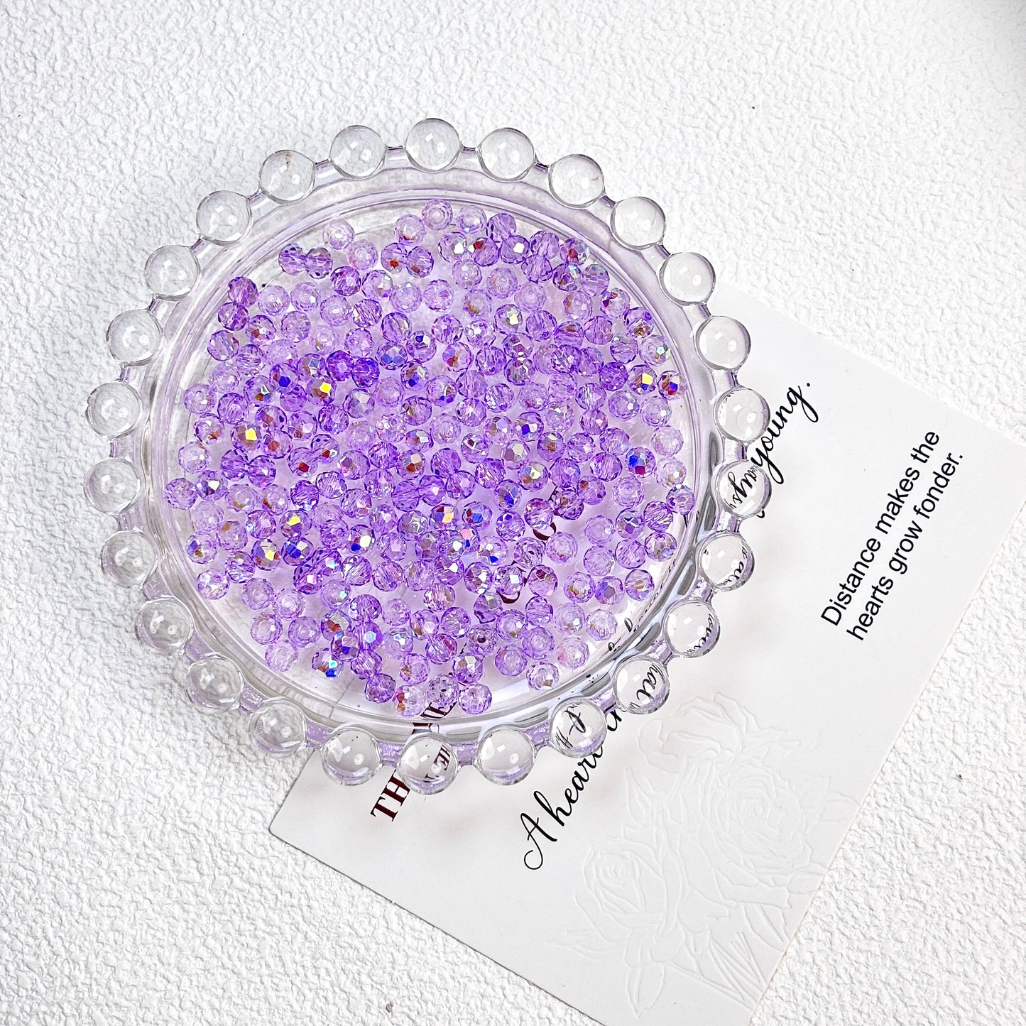 Round and glittering with a lustrous shine(4mm)