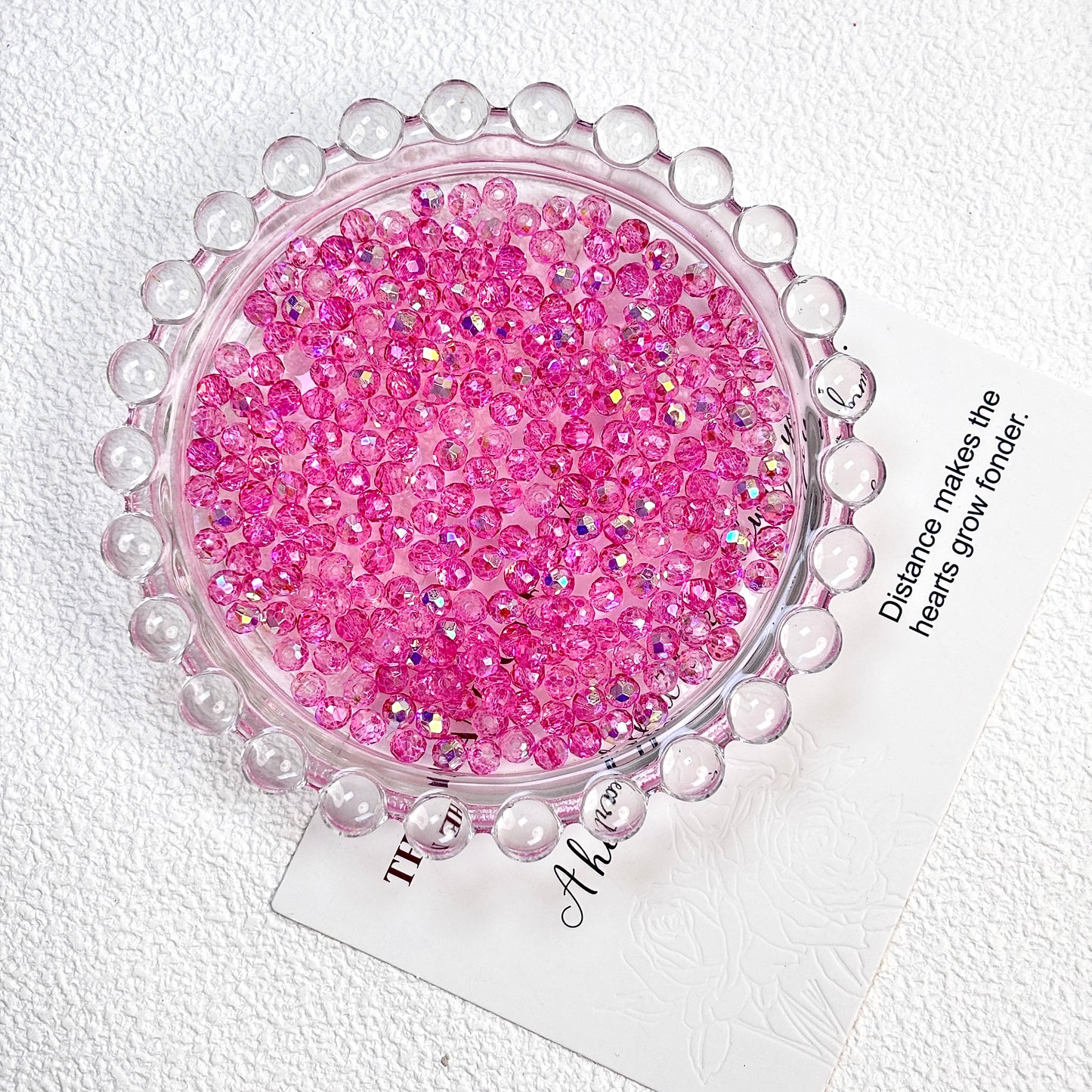 Round and glittering with a lustrous shine(4mm)
