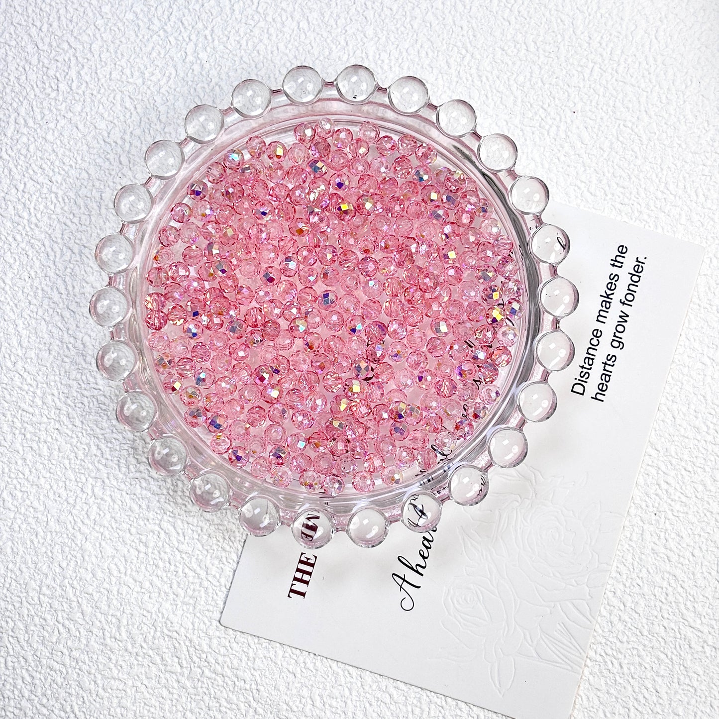 Round and glittering with a lustrous shine(4mm)
