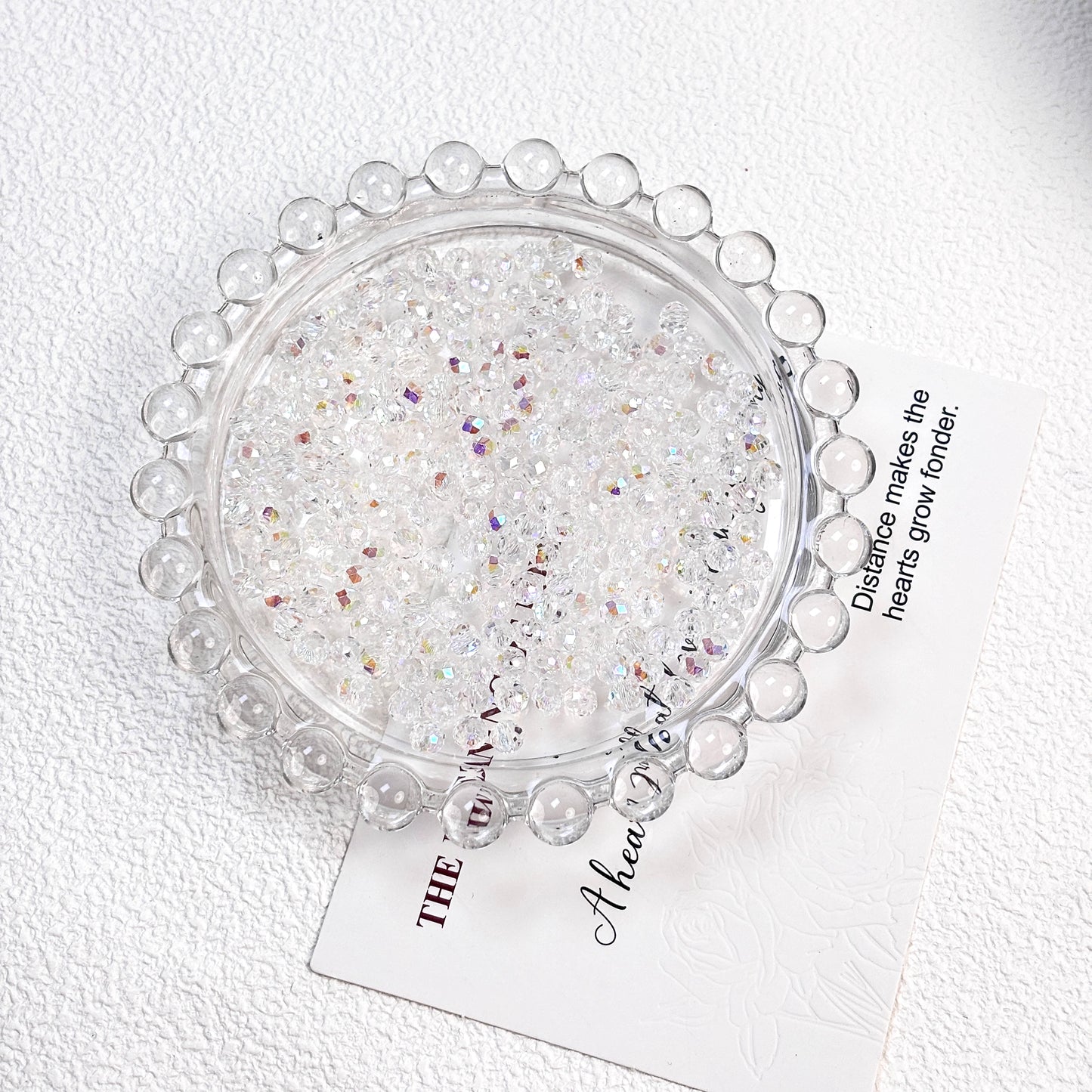 Round and glittering with a lustrous shine(4mm)