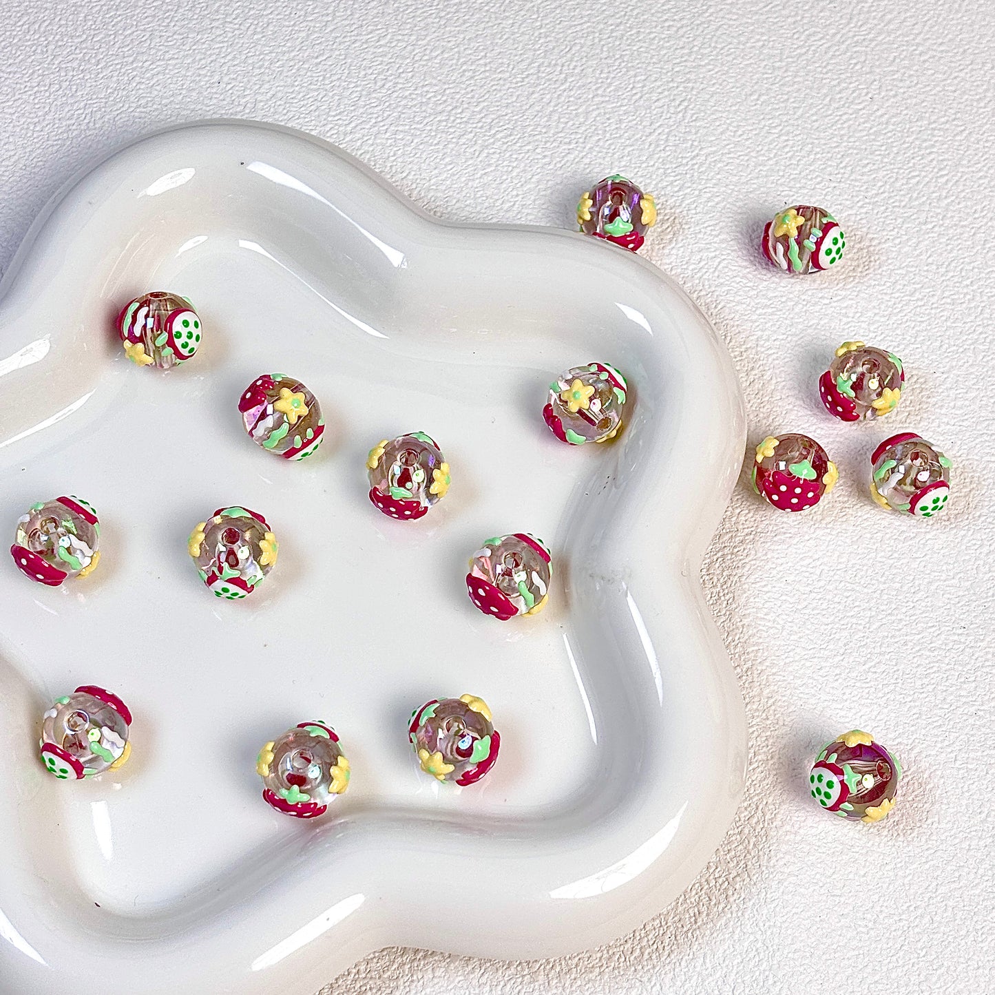 Small-sized cartoon hand-painted beads