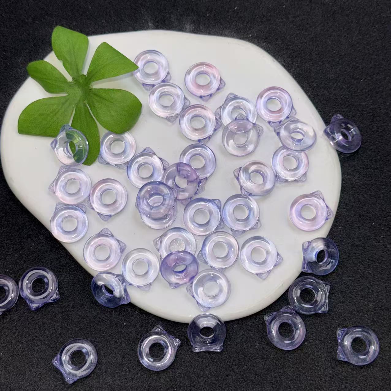 Cat-shaped glass accessories